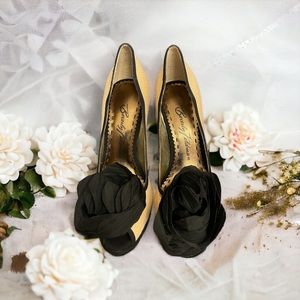 NWOT Beverly Feldman Gold and Black Heels